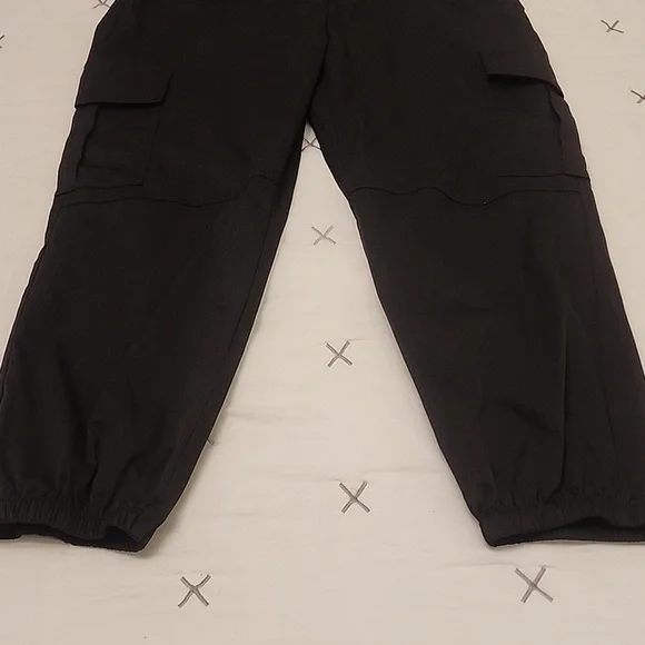 Halara Size Large Black Joggers With Cargo Pockets - Picture 3 of 10